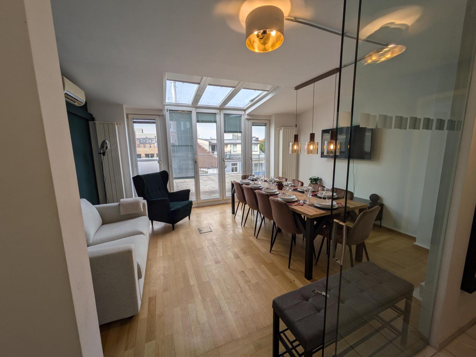Apartment Large 155 Qm And 5 Bedrooms With Roof Terrace In Centrally Located 1 To 14 Guests München